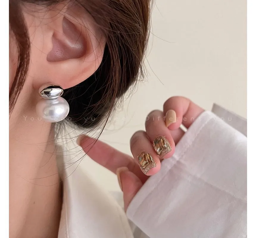 Faux Pearl Drop Earring IL22